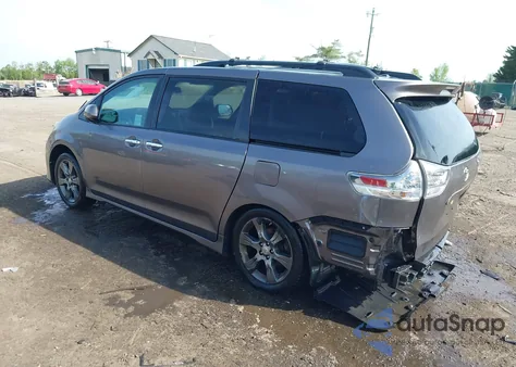 2015 Toyota Sienna Se 8 Passenger z USA, uszkodzony, nr VIN 5TDXK3DC5FS640306